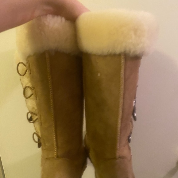 LAMO Sheepskin Boots - Picture 6 of 8